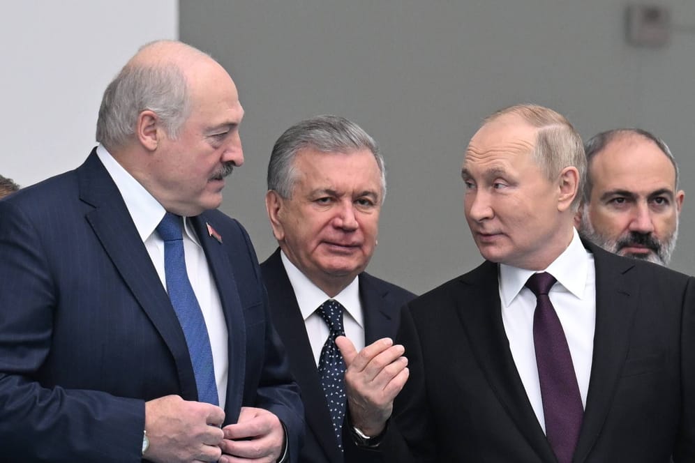 Lukaschenko und Putin in Kasachstan (Archiv): Belarus ist wirtschaftlich von Russland abhängig.