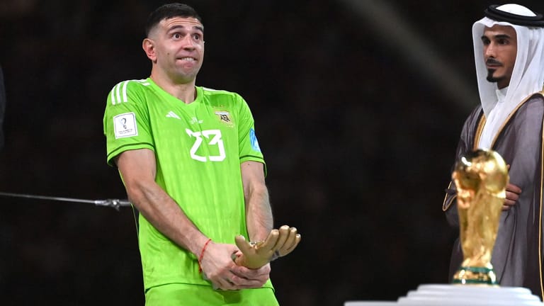 Emiliano Martinez: Sein "Penis"-Jubel nach dem WM-Finale sorgte für Stirnrunzeln.