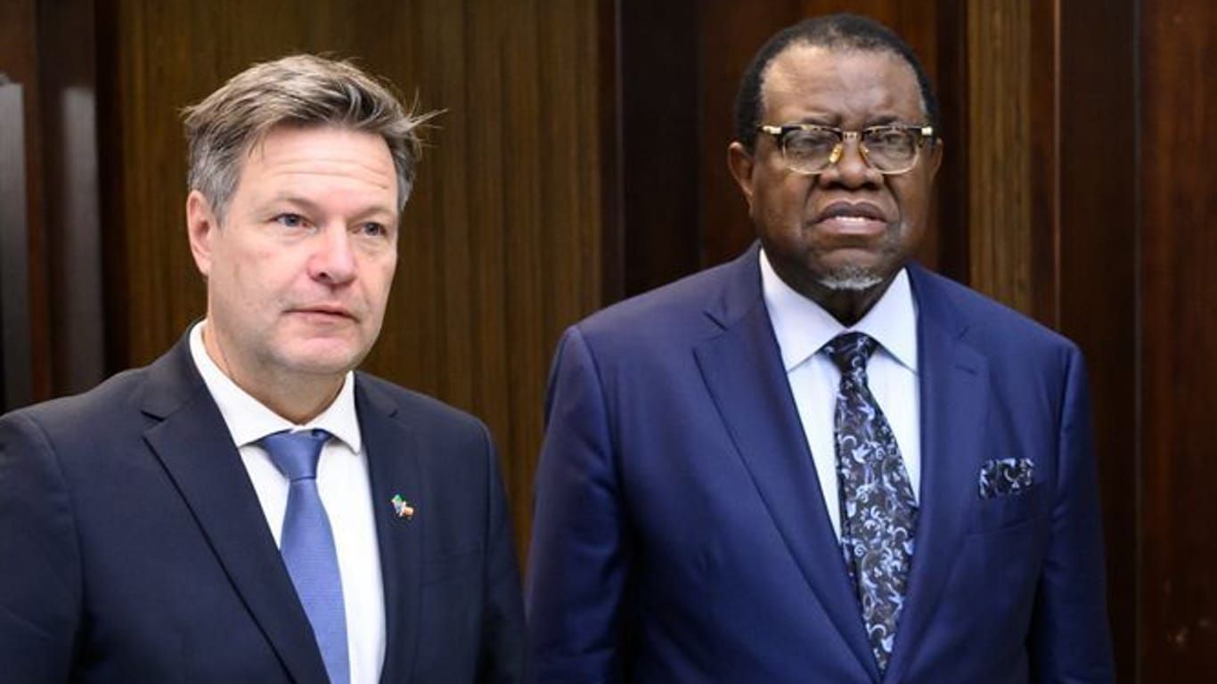 Robert Habeck und Hage Gottfried Geingob, Präsident von Namibia: In dem afrikanischen Land ist ein großes Projekt für "grünen" Wasserstoff in Planung.
