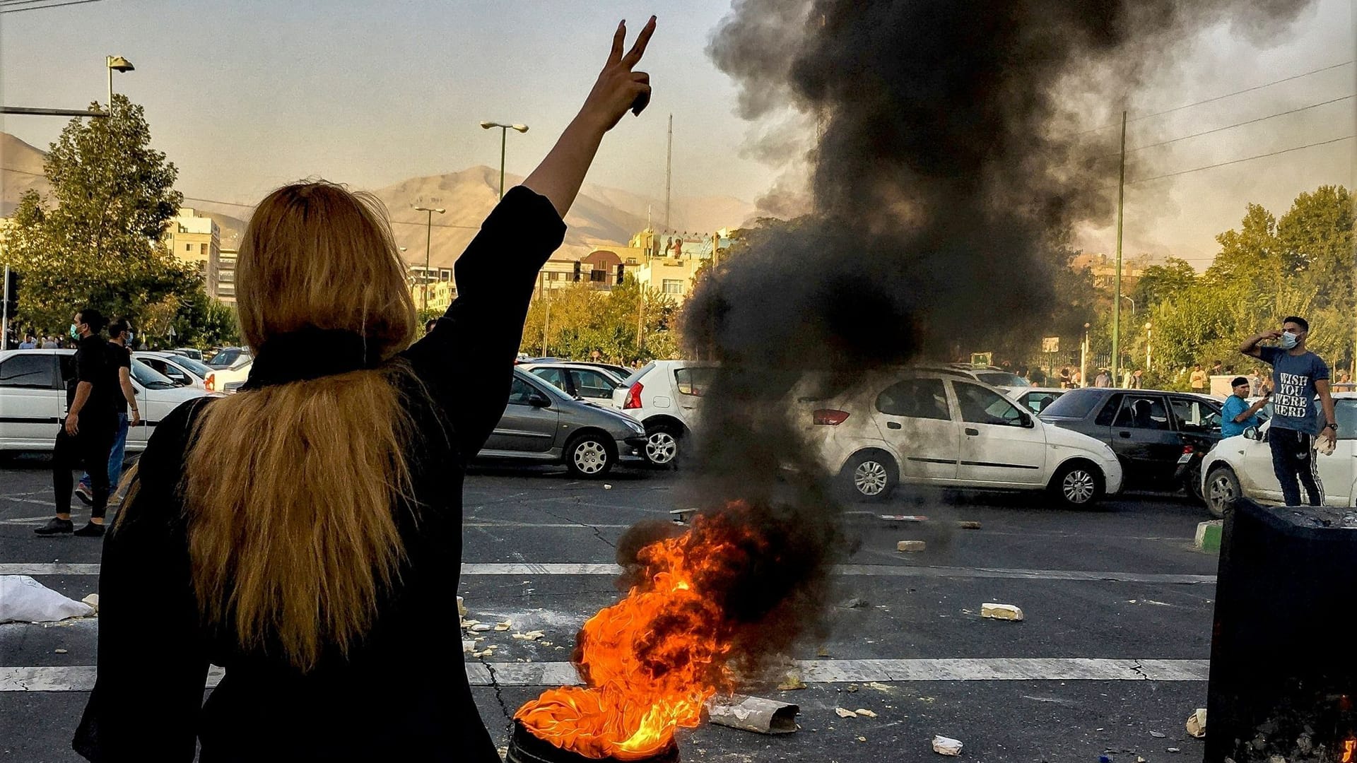 Protest im Iran (Archivbild): Die Frauen, die hier gegen die Unterdrückung durch die Mullahs auf die Straße gehen, riskieren ihr Leben.