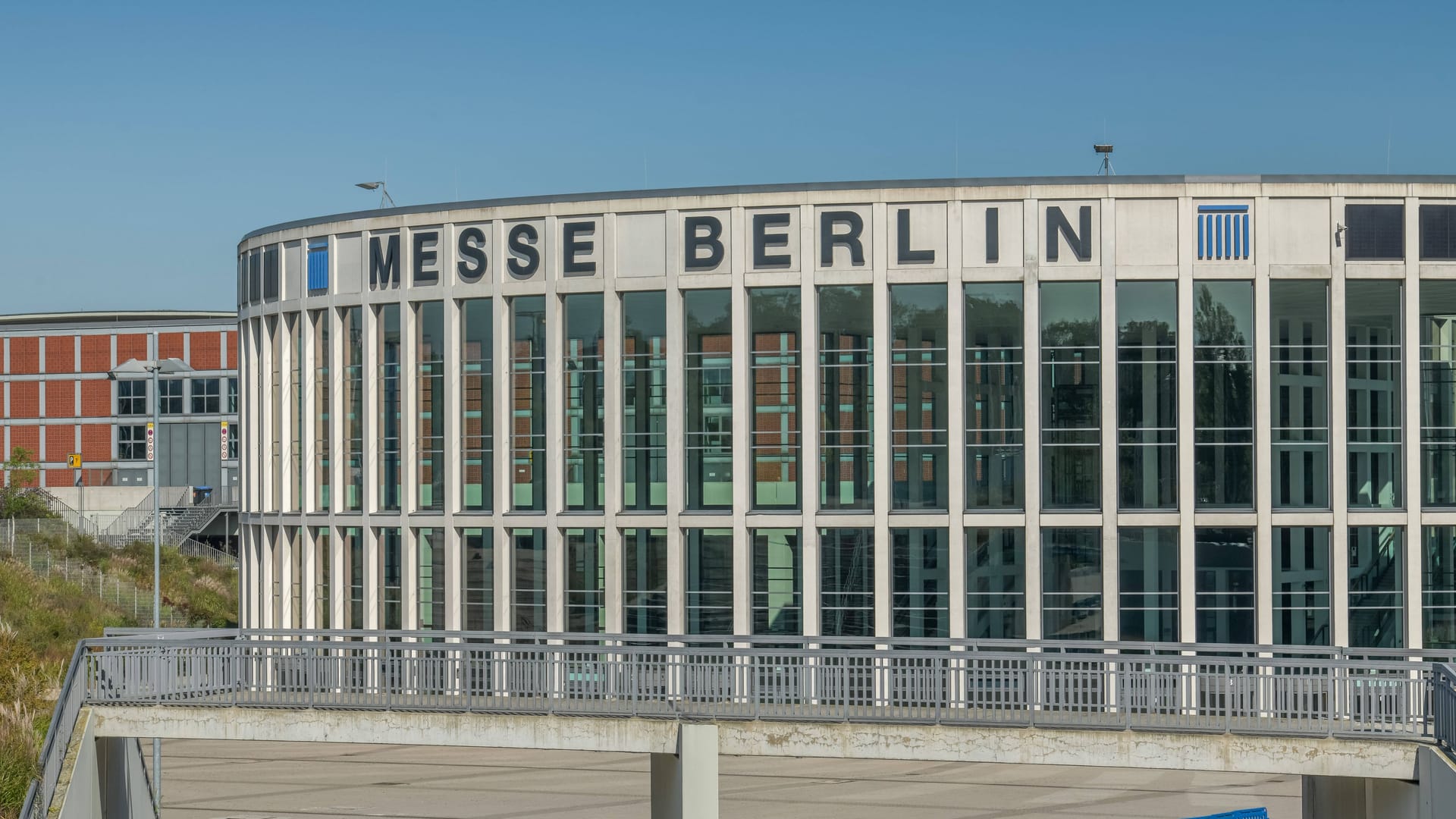 Messe Berlin (Archivbild): Auf einem Parkplatz stand das Auto mit der Leiche. Messe Berlin (Archivbild): Auf einem Parkplatz stand das Auto mit der Leiche.