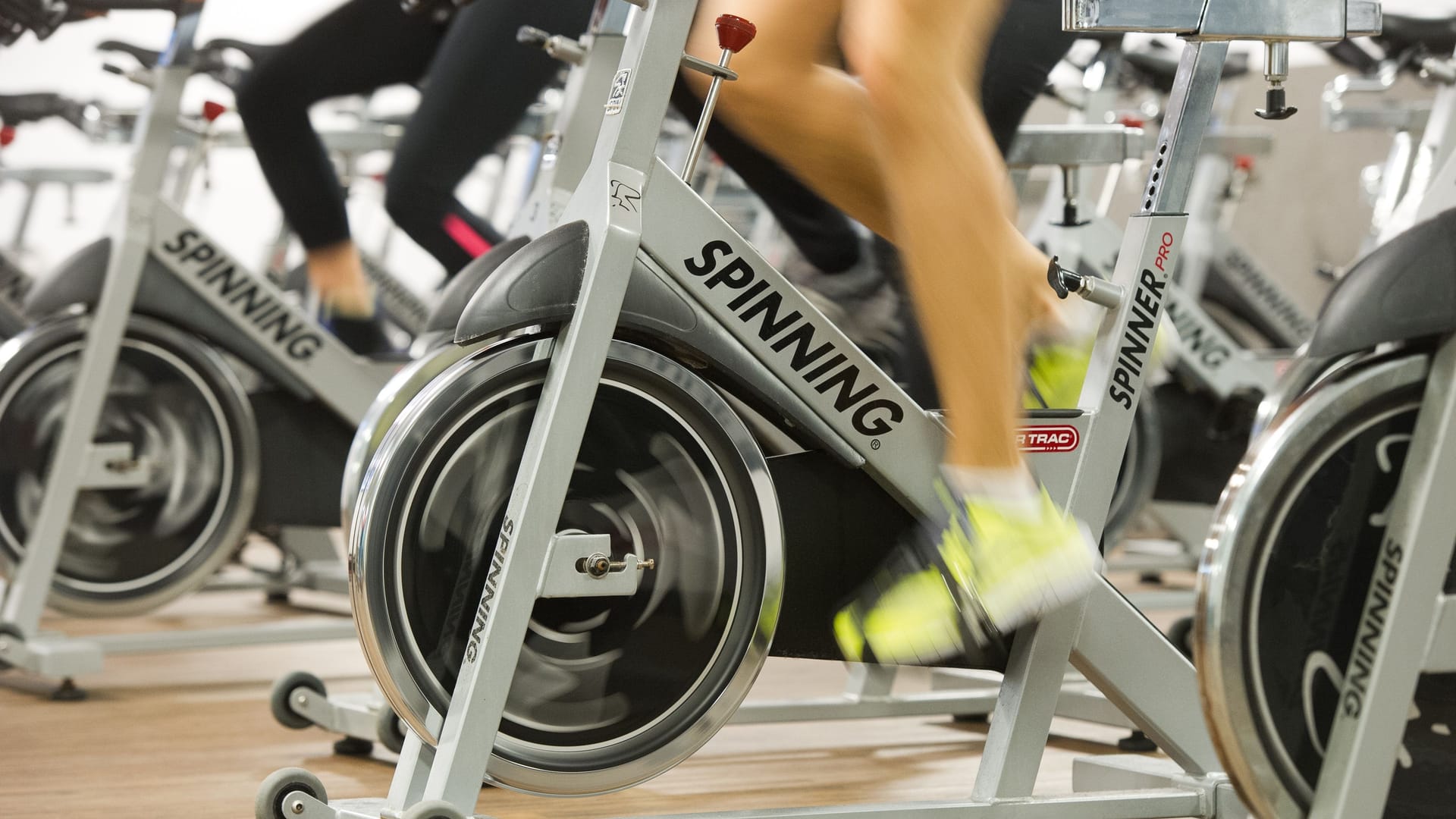 Im Fitnessstudio (Symbolbild): Manche Begriffe auf dem Kursplan lassen einen eher ratlos zurück.