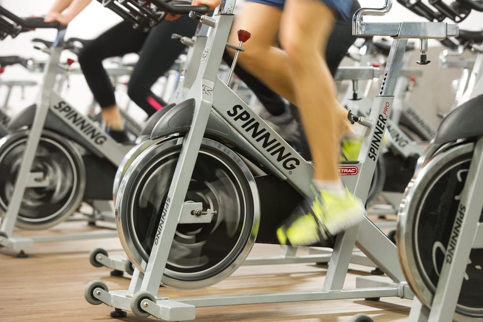 Im Fitnessstudio (Symbolbild): Manche Begriffe auf dem Kursplan lassen einen eher ratlos zurück.