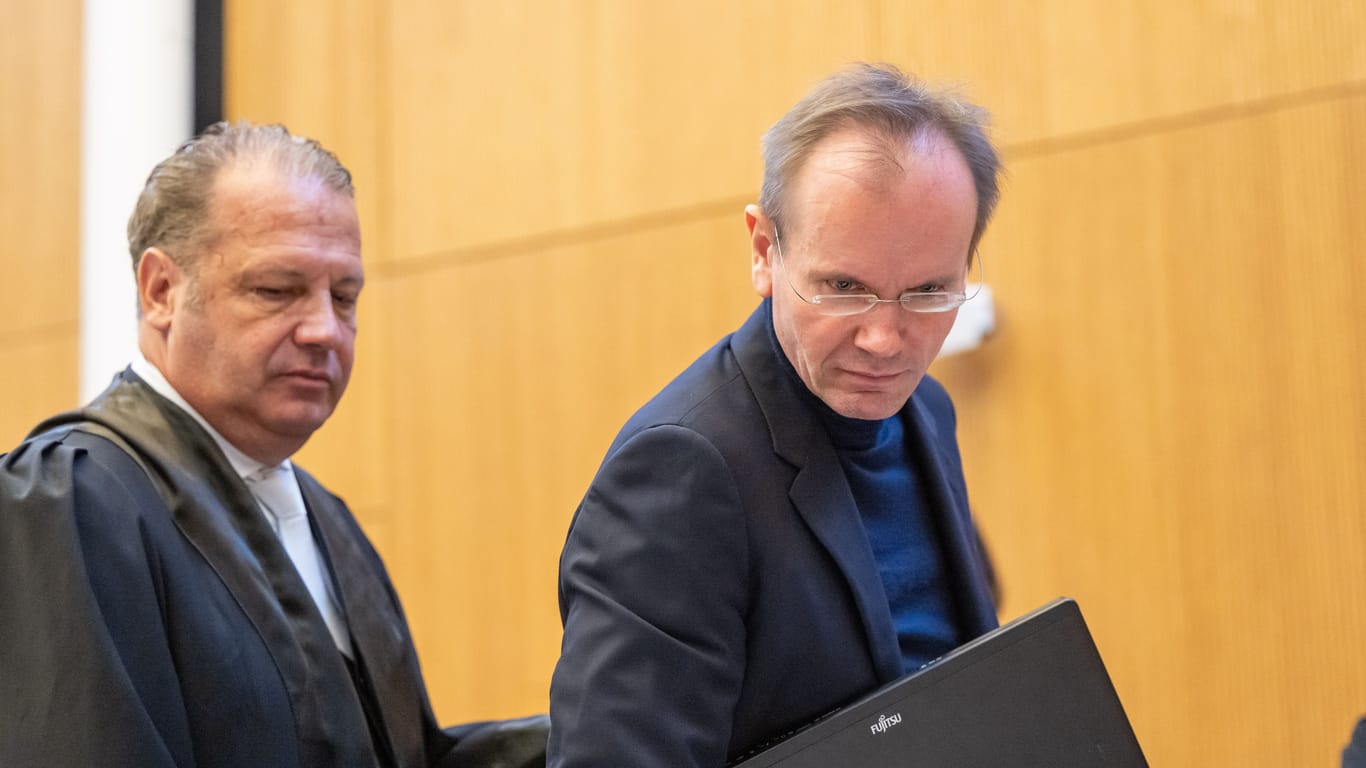 Markus Braun (rechts) vor seinem Prozess in München: Der einstige Top-Manager von Wirecard muss sich vor Gericht unter anderem wegen bandenmäßigen Betrugs verantworten.