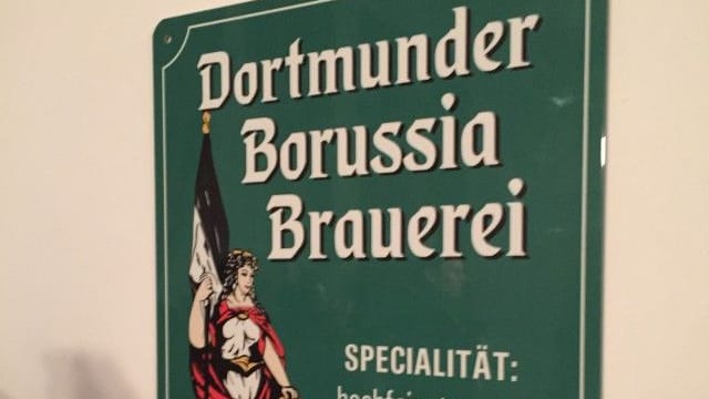 Ein altes Werbeschild der Borussia Brauerei: Laut Legende Inspiration für den schwarz-gelben Vereinsnamen. Ein altes Werbeschild der Borussia Brauerei: Laut Legende Inspiration für den schwarz-gelben Vereinsnamen.