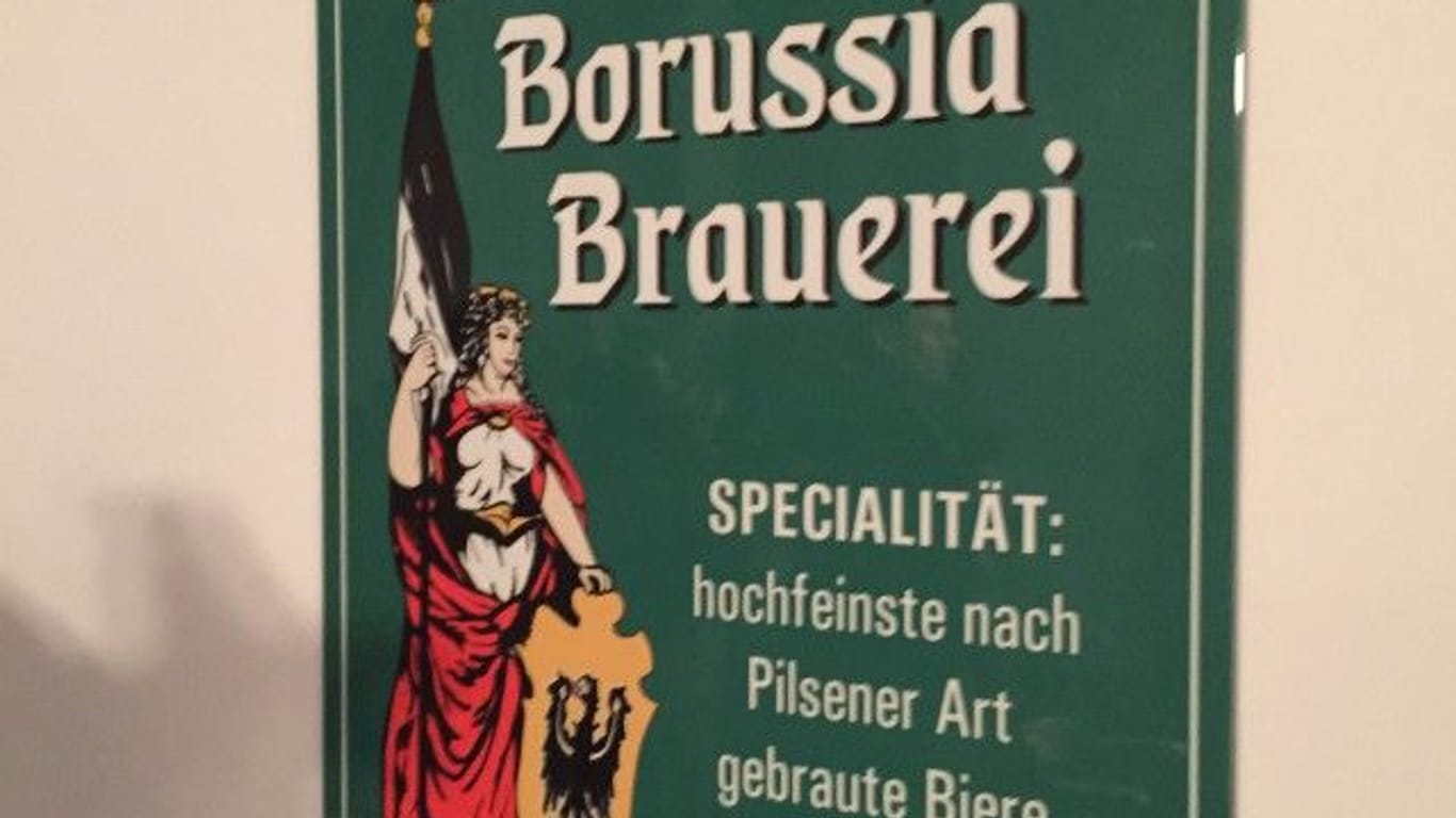 Ein altes Werbeschild der Borussia Brauerei: Laut Legende Inspiration für den schwarz-gelben Vereinsnamen.