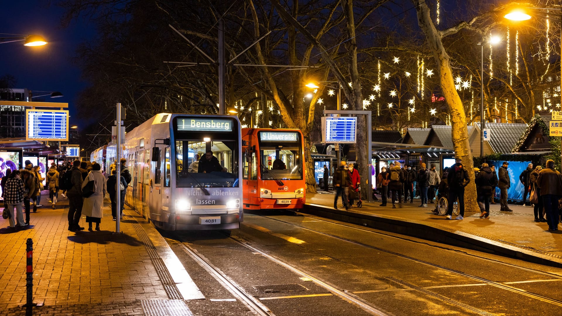 So einfach kann's gehen: Auto stehen lassen und mit dem Parkticket Bahn fahren. Nach Bensberg kommen Sie beispielsweise mit der Linie 1.