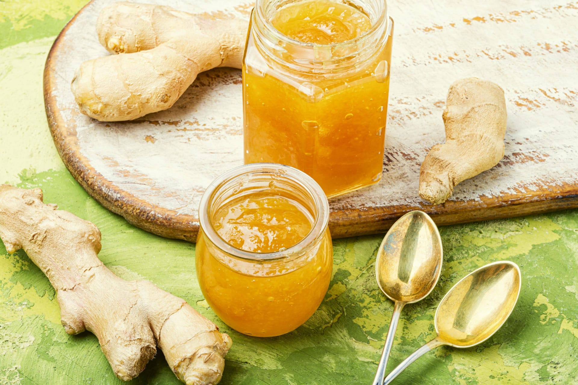 Für einen besonderen würzigen Geschmack, kann die Kaki-Marmelade mit Ingwer zubereitet werden.