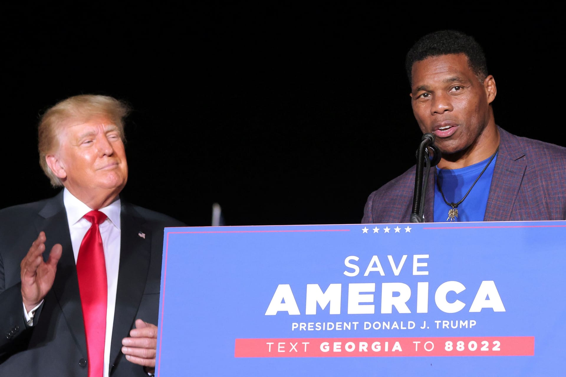 Trumps Kandidat Herschel Walker (Archivbild): Sein Abschneiden strahlt auch auf den Ex-Präsidenten ab.