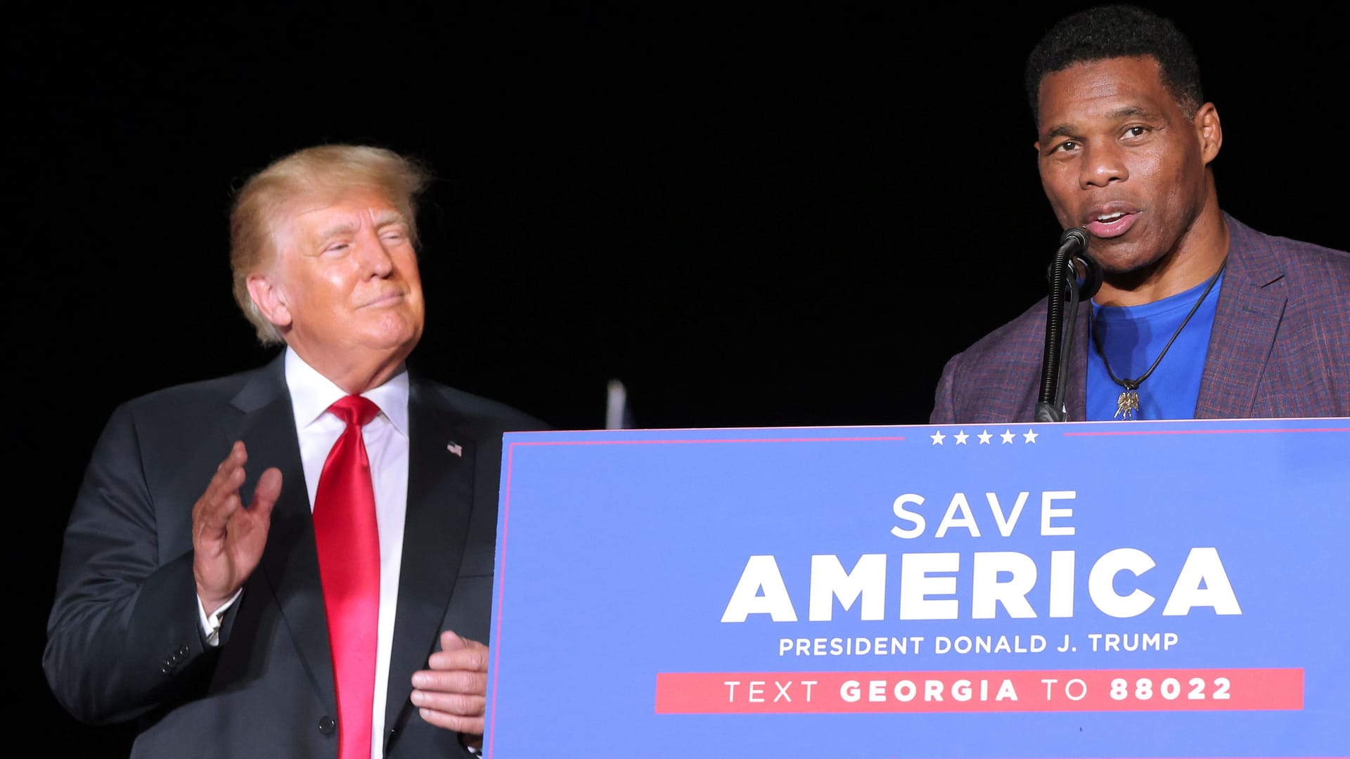 Trumps Kandidat Herschel Walker (Archivbild): Sein Abschneiden strahlt auch auf den Ex-Präsidenten ab.