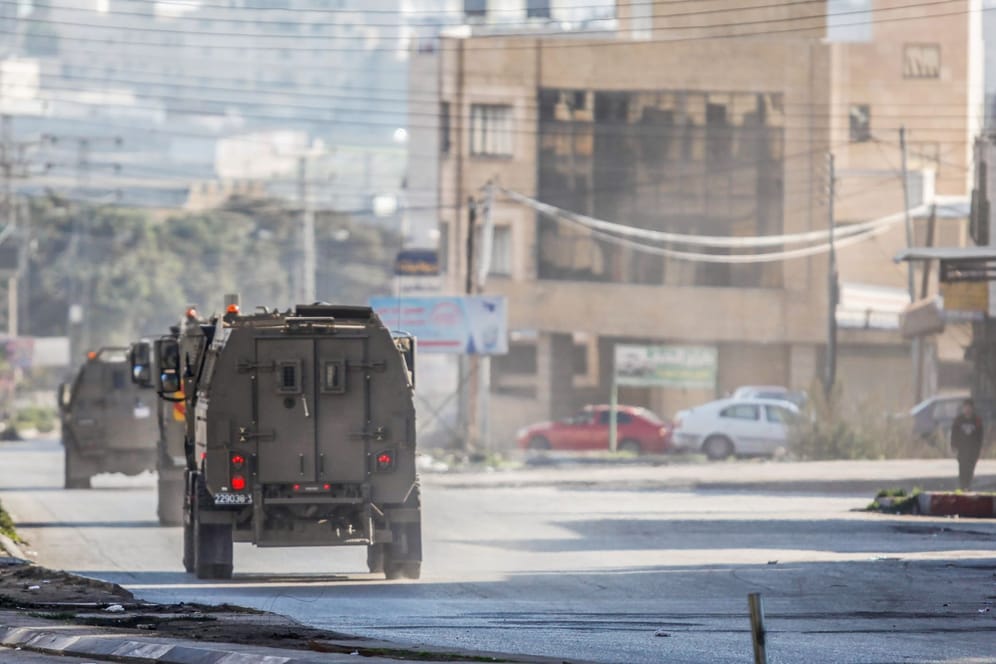 Palästinensische Autonomiegebiete: Im Westjordanland hat ein israelischer Polizist einen Palästinenser erschossen.