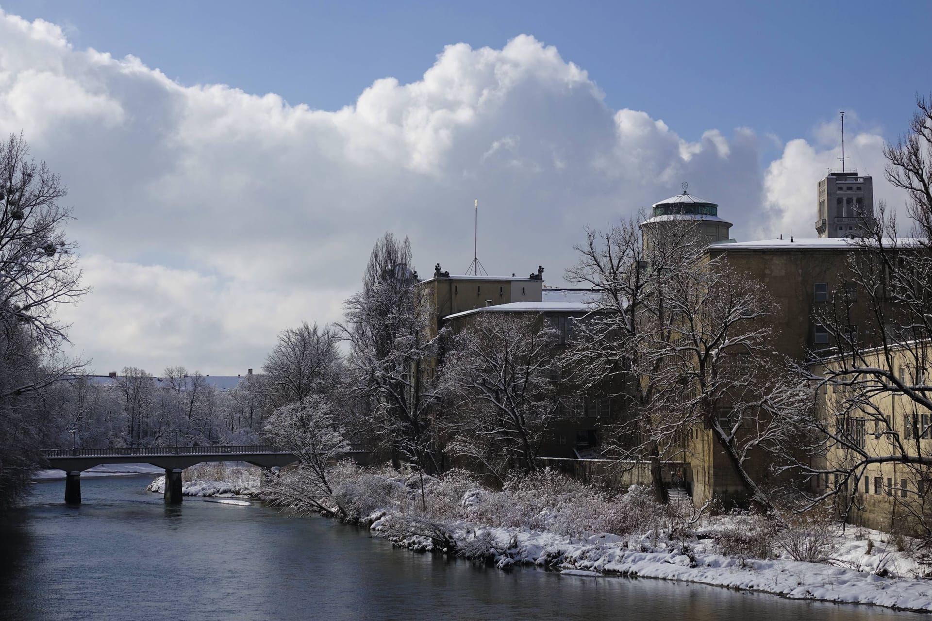 Deutsches Museum auf der Museumsinsel in München (Archivbild): Nach einem Stromausfall war das Gebäude für Besucher vorübergehend geschlossen.