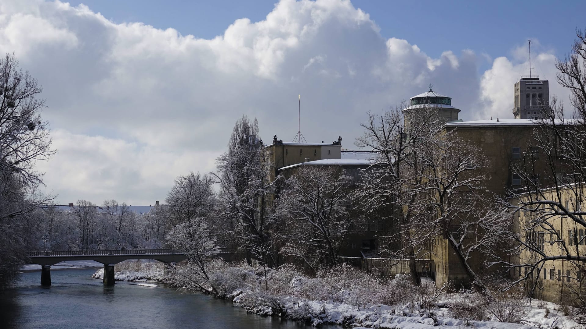 Deutsches Museum auf der Museumsinsel in München (Archivbild): Nach einem Stromausfall war das Gebäude für Besucher vorübergehend geschlossen.