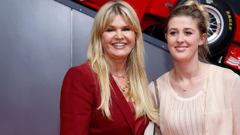 Corinna und Gina Schumacher: Die Tochter von Formel-1-Legende Michael Schumacher zeigt im Netz das Weihnachtsgeschenk ihrer Eltern für sie.