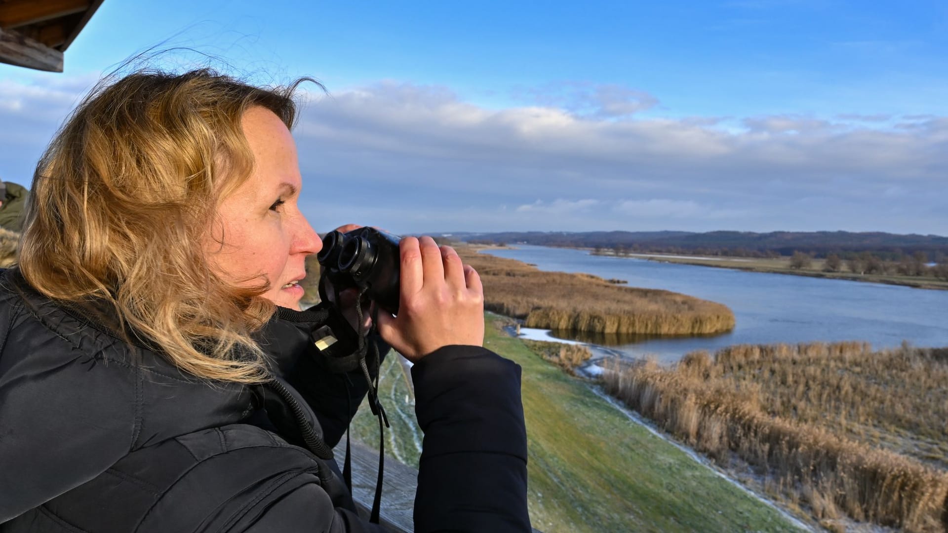 Steffi Lemke am deutsch-polnischen Grenzfluss Oder: Die Bundesumweltministerin betont immer wieder, den Austausch mit Polen zu suchen.