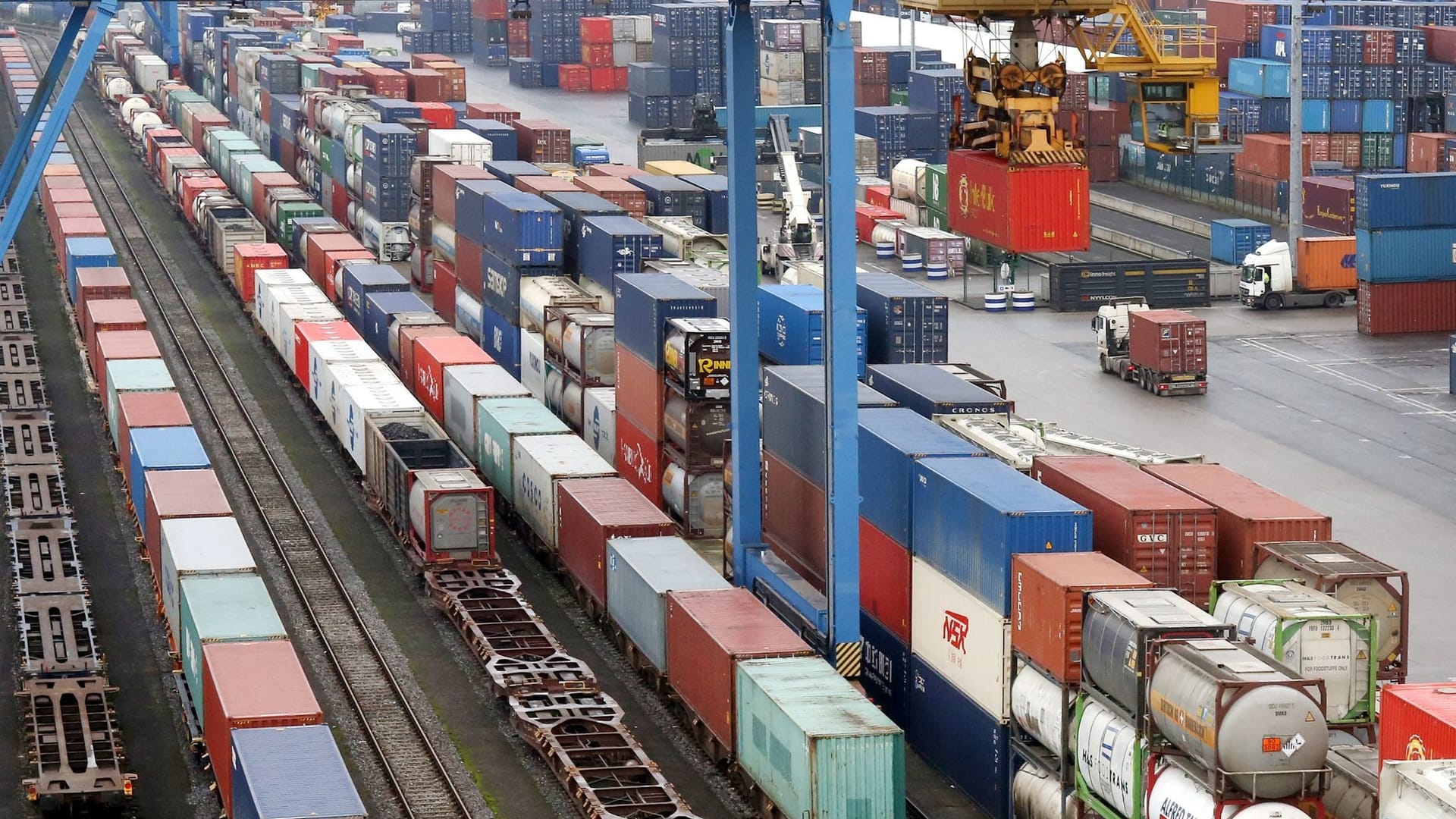 Hafen-Chef: Duisburger Hafen macht auch 2022 Gewinn Hafen-Chef: Duisburger Hafen macht auch 2022 Gewinn