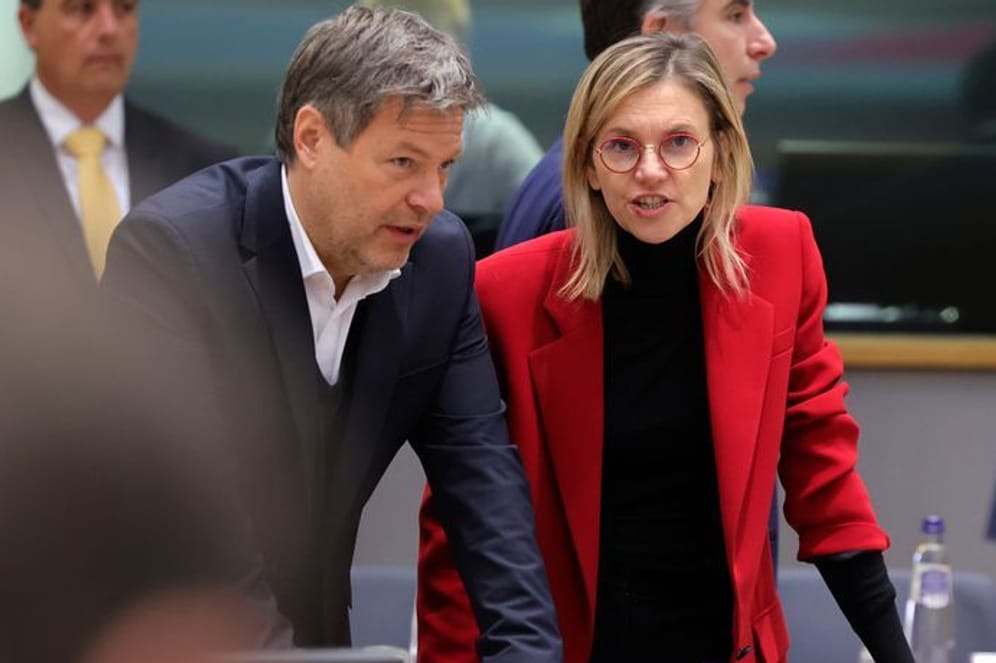 Die französische Energieministerin Agnes Pannier-Runacher im Gespräch mit Bundeswirtschaftsminister Robert Habeck: Vor allem Deutschland hatte große Bedenken.