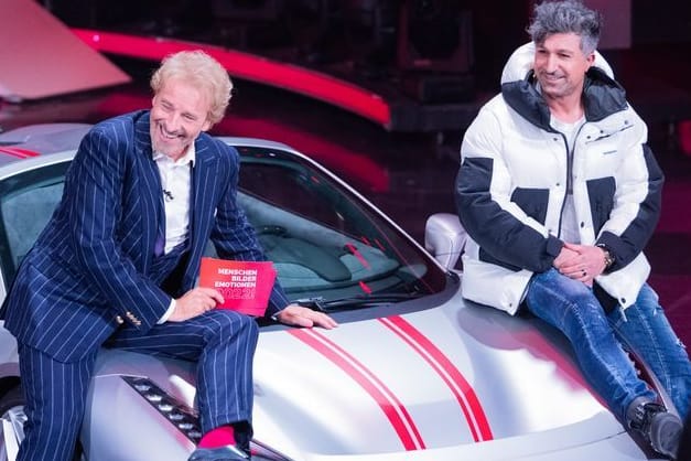 Beim RTL-Jahresrückblick brachte "Chico" seinen Ferrari mit, der auch Thomas Gottschalk gut gefiel.