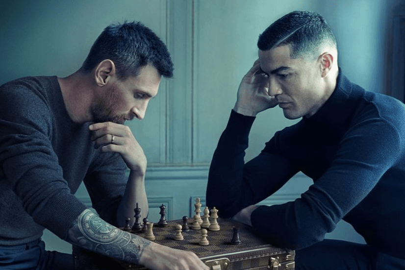 Lionel Messi (l.) und Cristiano Ronaldo von Annie Leibovitz fotografiert: Der Portugiese hat sich noch nicht zum WM-Sieg des Argentiniers geäußert.