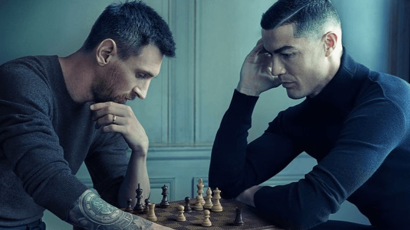 Lionel Messi (l.) und Cristiano Ronaldo von Annie Leibovitz fotografiert: Der Portugiese hat sich noch nicht zum WM-Sieg des Argentiniers geäußert.