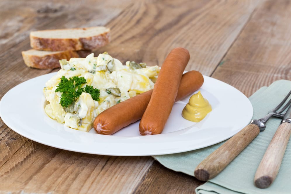 Kartoffelsalat: Der deutsche Klassiker ist schnell gemacht und individuell variierbar.