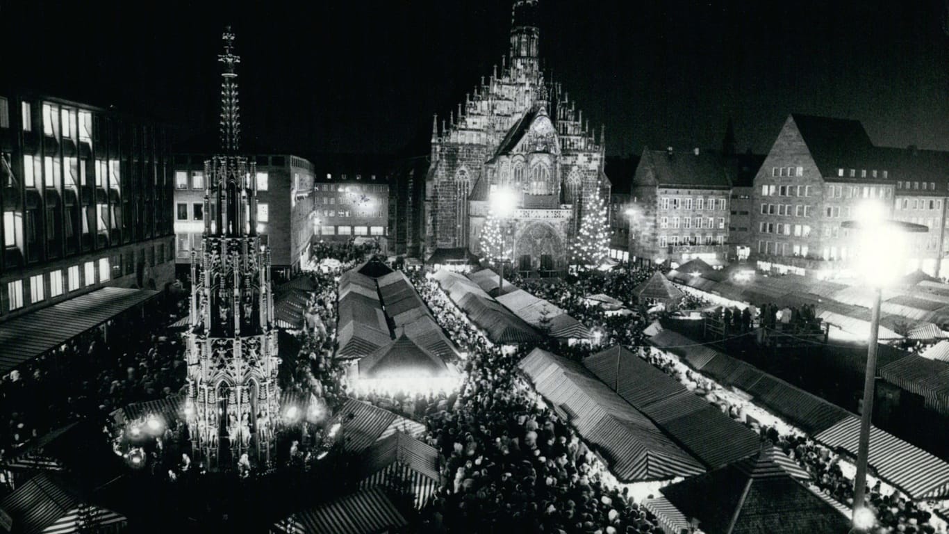 So sah die Eröffnung des Christkindlesmarkts in Nürnberg im Jahr 1977 aus (Archivbild).