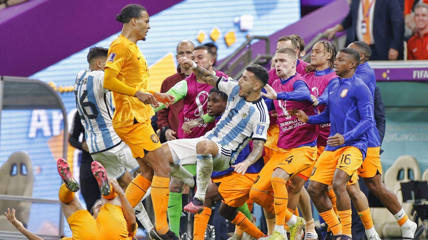 Niederlande gegen Argentinien: Im Viertelfinale kam es zu unschönen Szenen.