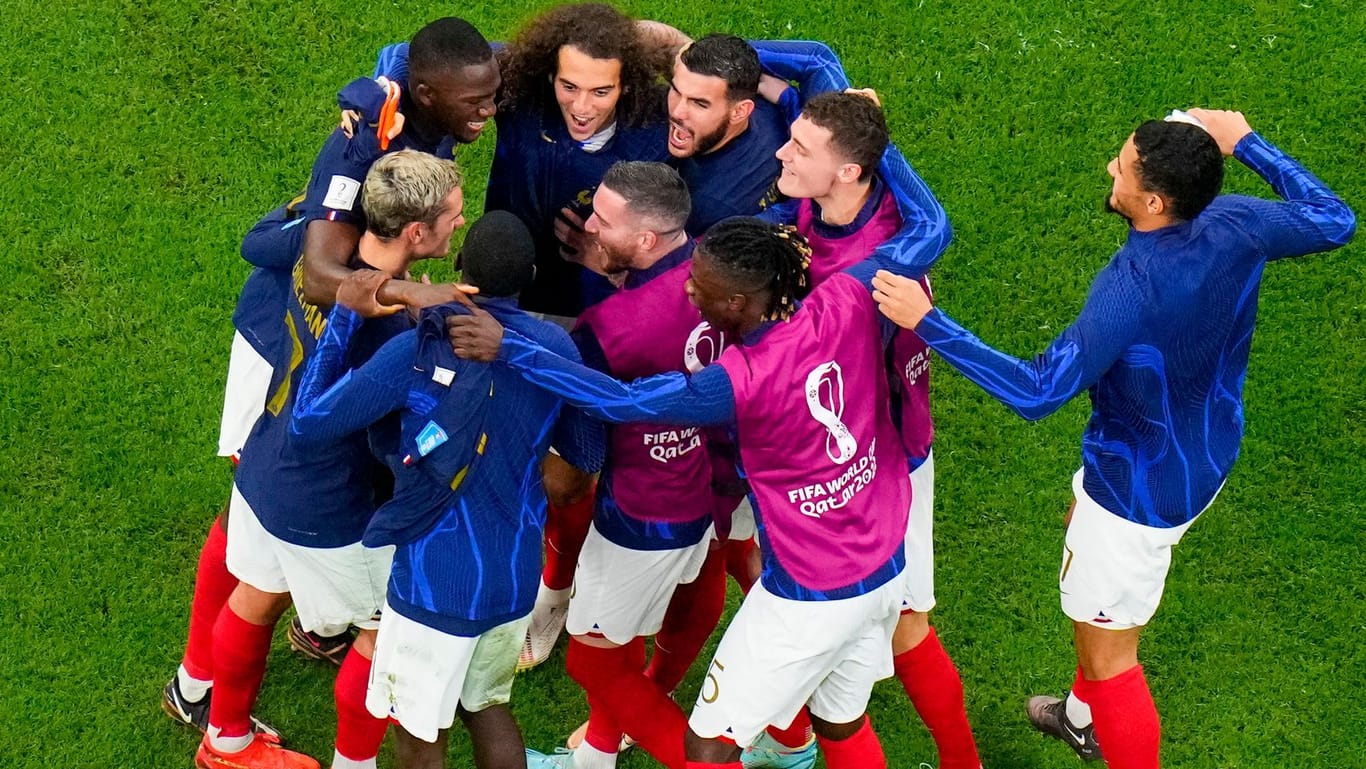 Zweites WM-Finale in Folge: Frankreichs Stars jubeln nach dem Erfolg gegen Marokko.