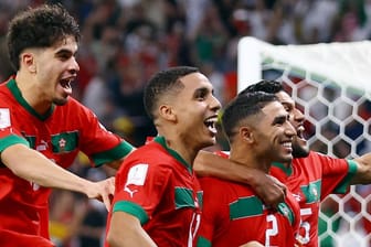 Marokkos Spieler bejubeln den Viertelfinal-Einzug.