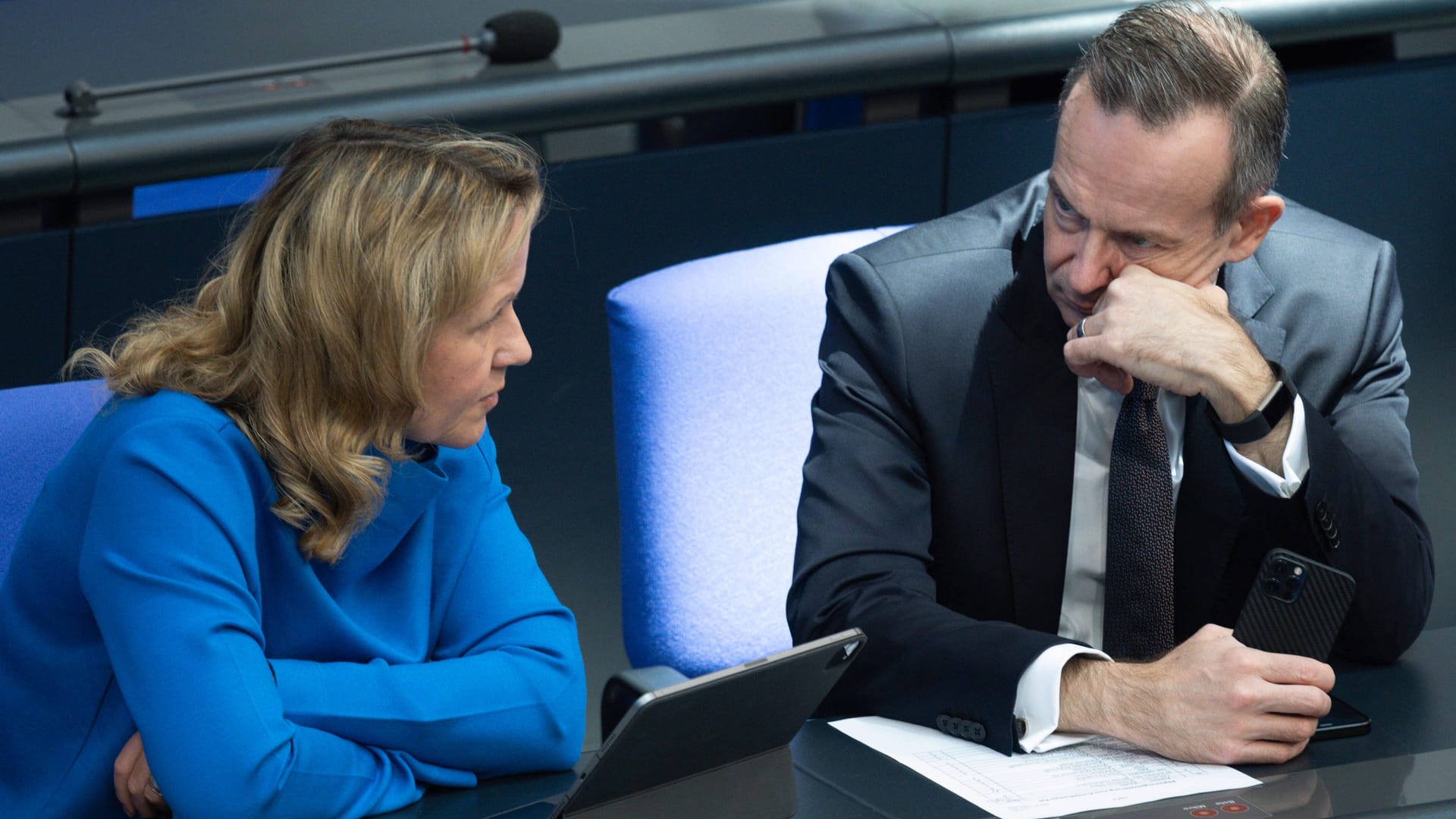 Uumweltministerin Steffi Lemke (B90/Grüne) und Volker Wissing (FDP) im Bundestag: Vor allem bei Klima-, Umwelt- und Naturschutz sind die Fronten teils verhärtet.