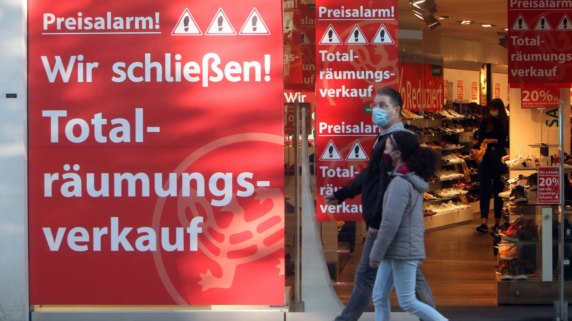 Räumungsverkauf nach Geschäftsaufgabe (Archivbild): Mehr Unternehmen sind betroffen. Räumungsverkauf nach Geschäftsaufgabe (Archivbild): Mehr Unternehmen sind betroffen.