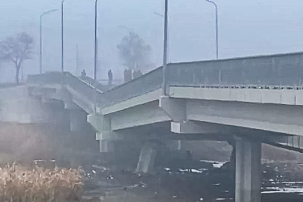 Eine Brücke bei Melitopol wurde beschädigt.