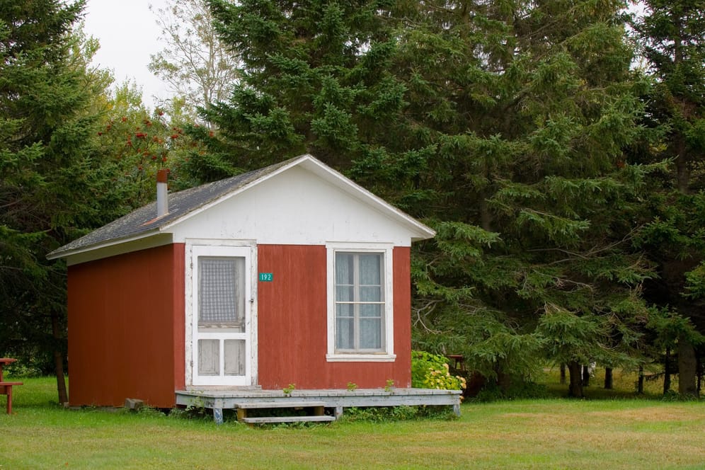 Tiny House: Ein Mini-Häuschen kann eine Antwort auf den Raummangel und steigende Immobilien-Preise in den Innenstädten sein.