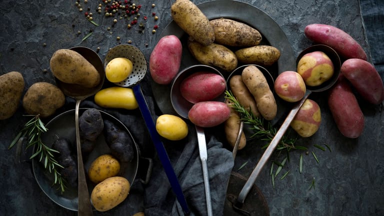 Kartoffeln mit geringem Stärkegehalt eignen sich am besten.