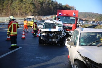 Am Montagvormittag ist es auf der A9 zwischen Trockau-Süd und Pegnitz zu einem Massencrash mit zwölf Fahrzeugen gekommen.