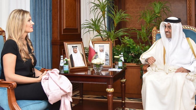 Eva Kaili und der katarische Arbeitsminister Ali bin Samikh Al Marri im Oktober 2022: Es steht der Verdacht der Bestechlichkeit im Raum.