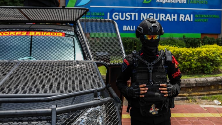 Polizei beim G20-Gipfel auf Bali (Symbolbild): In Indonesien soll außerehelicher Sex verboten werden.