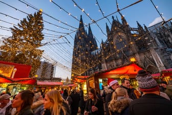 Weihnachtsmarkt in Köln: Zahlreiche Deutsche wollen in der Weihnachtszeit mehr sparen.