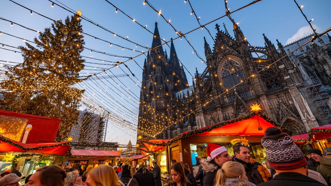 Weihnachtsmarkt in Köln: Zahlreiche Deutsche wollen in der Weihnachtszeit mehr sparen.