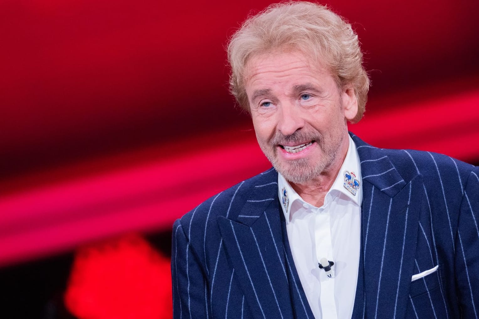 Thomas Gottschalk: Der Moderator vergreift sich beim RTL-Jahresrückblick im Ton.