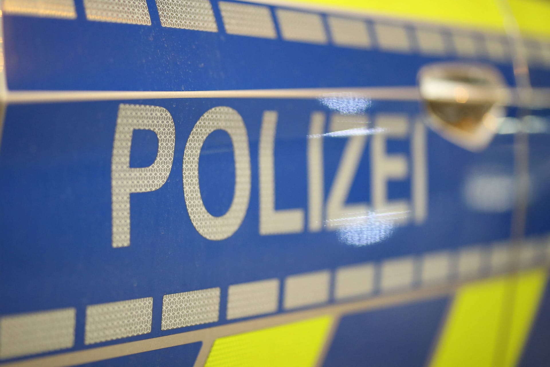 Polizeieinsatz (Symbolfoto): Gegen den Bundeswehr-Soldaten ist ein Haftbefehl erlassen worden.