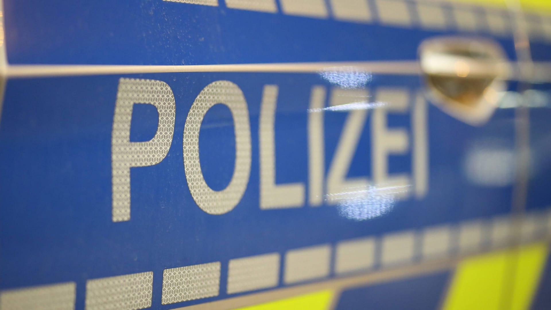 Polizeieinsatz (Symbolfoto): Gegen den Bundeswehr-Soldaten ist ein Haftbefehl erlassen worden. Polizeieinsatz (Symbolfoto): Gegen den Bundeswehr-Soldaten ist ein Haftbefehl erlassen worden.