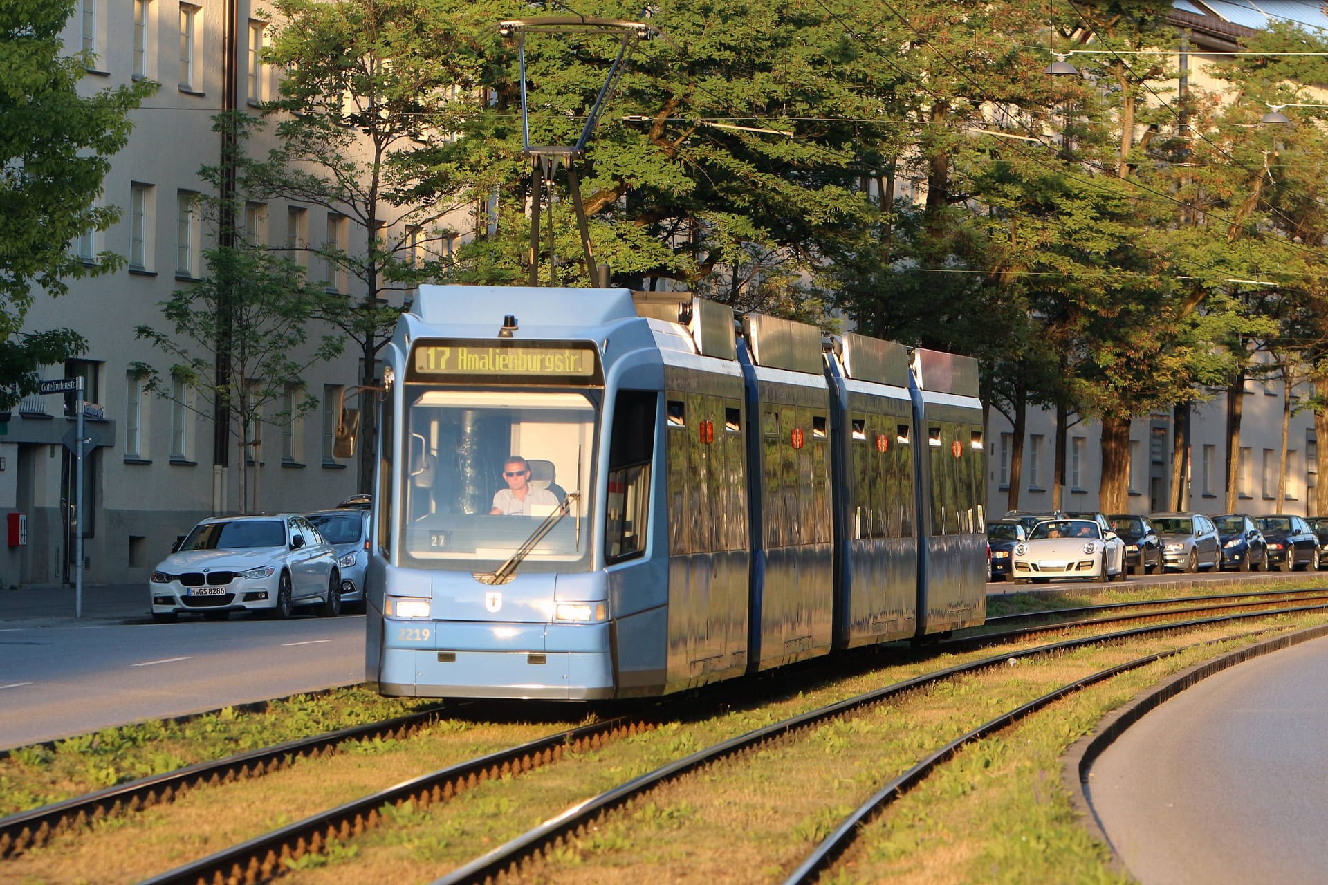 Eine Tram in München (Symbolbild): In Giesing sprang eine Straßenbahn aus den Schienen.