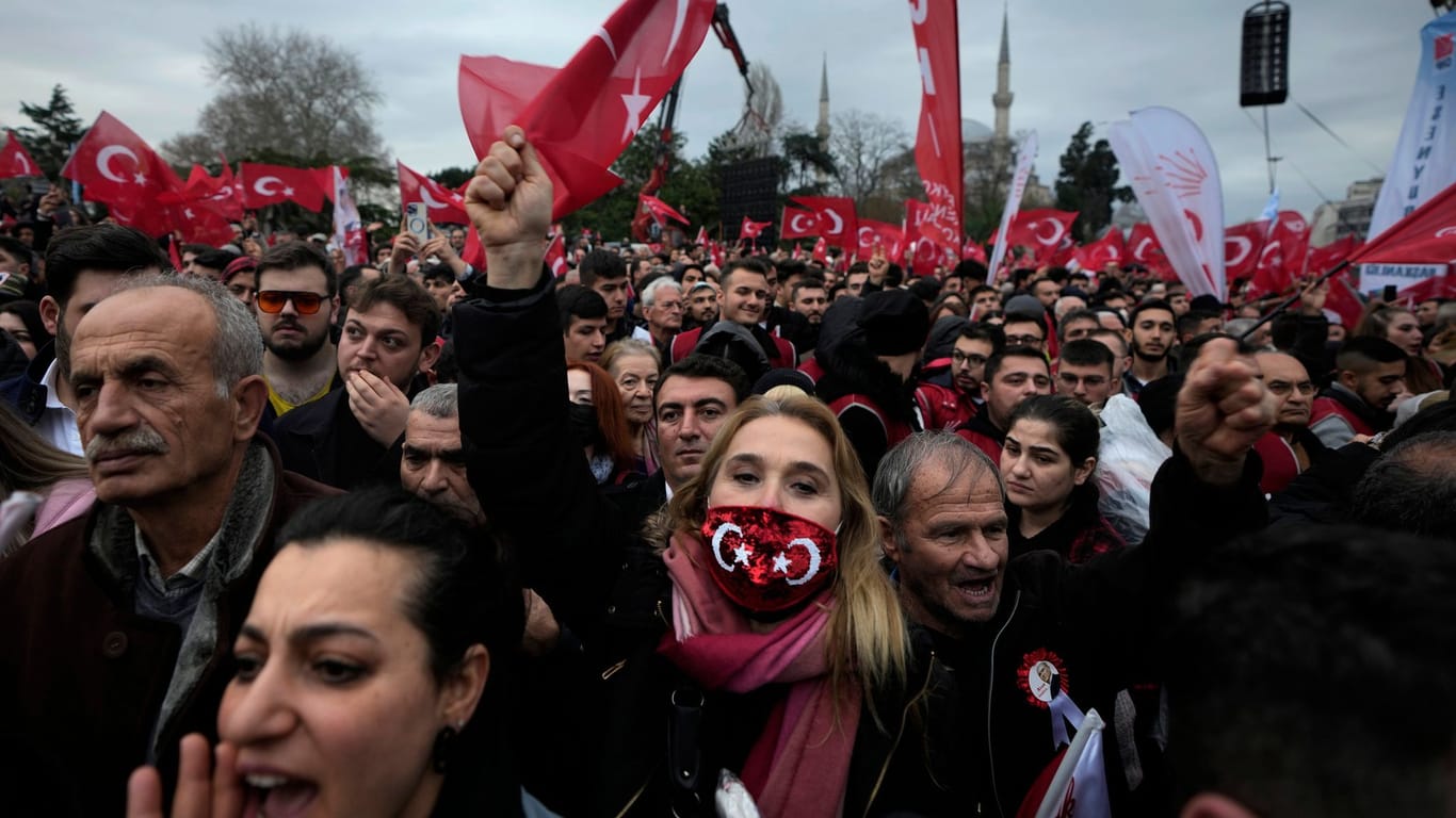 Imamoglu-Anhänger am Donnerstag in Istanbul: Die Opposition ist vereint wie lange nicht.