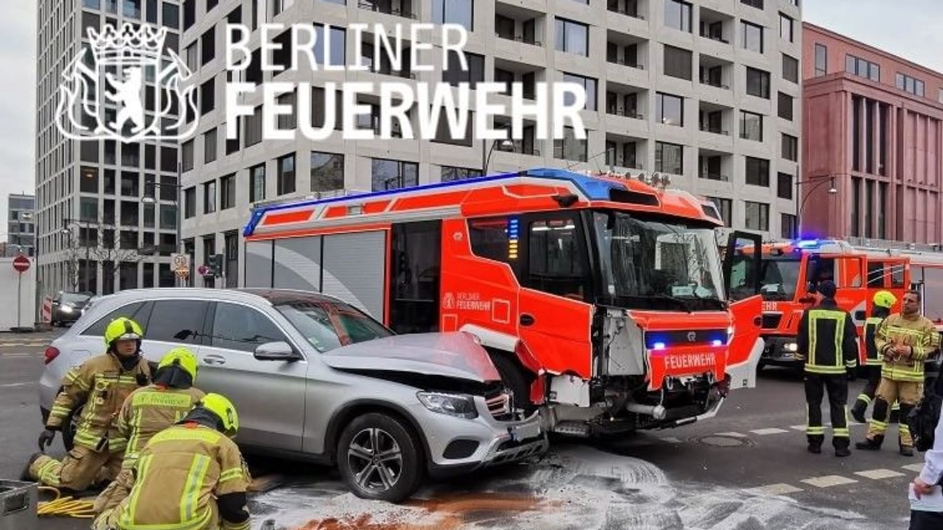 Die Unfallstelle: Das Feuerwehrauto kostet rund 1,8 Millionen Euro.
