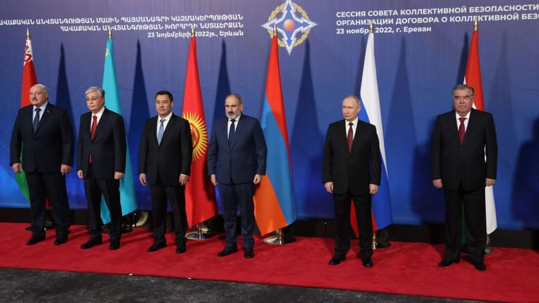 Es ist viel Platz zwischen dem armenischen Premier Paschinjan und Putin.