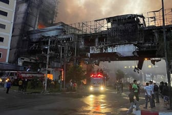Das Grand Diamond City Casino und Hotel in der Grenzstadt Poipet: Bei dem Brand sind mindestens zehn Menschen ums Leben gekommen.