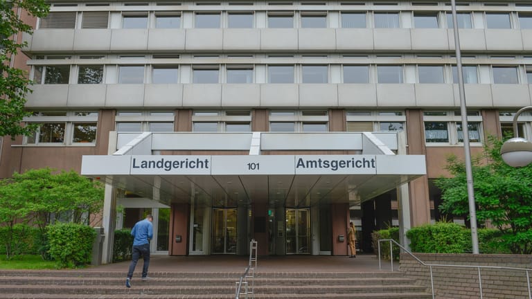 Das Justizzentrum in Köln (Archivbild): Die für den Dienstag geplanten Prozesse verzögern sich.