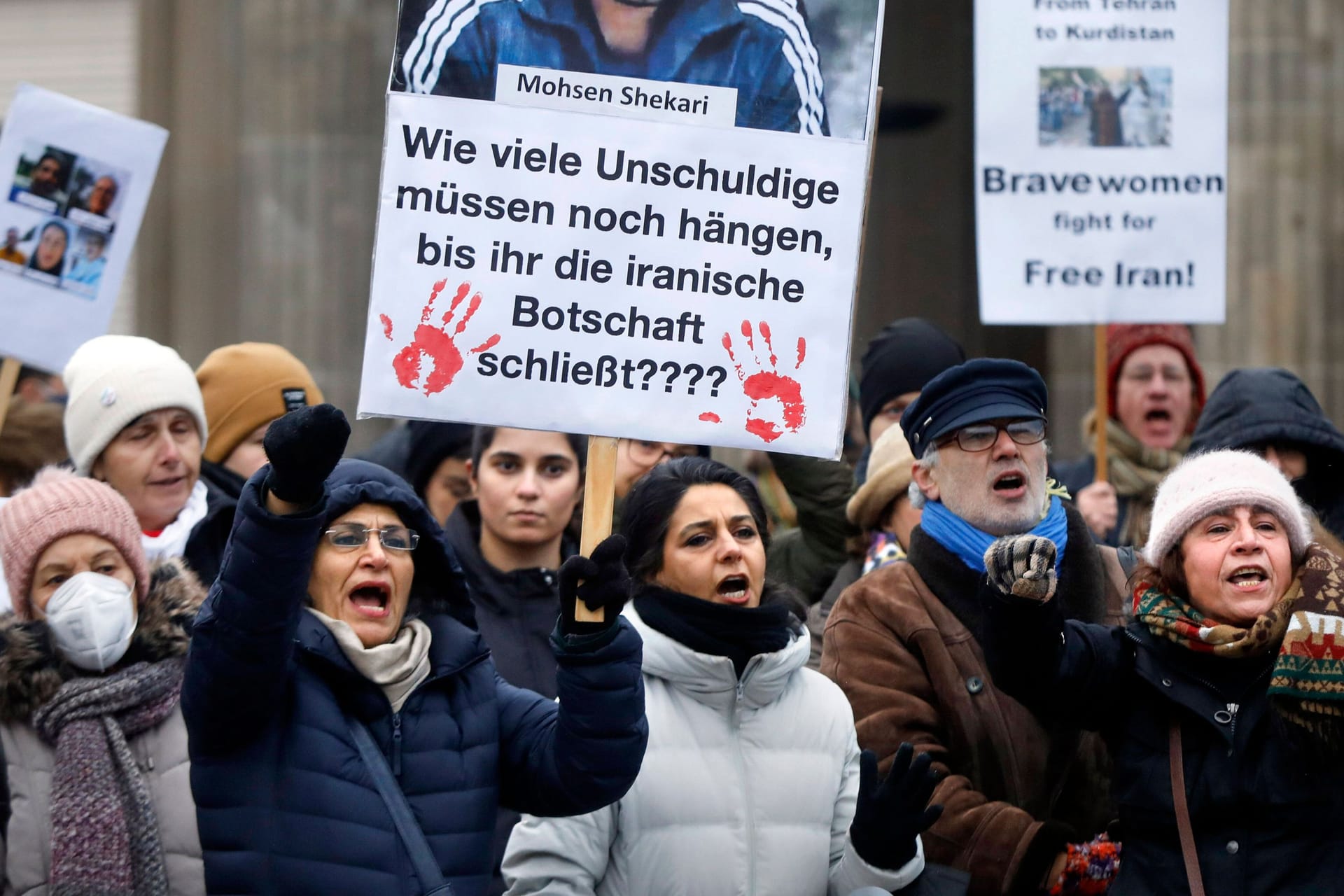 Proteste nach der Hinrichtung von Mohsen Schekari in Berlin: Außenministerin Baerbock warf der iranischen Führung "Menschenverachtung" vor.