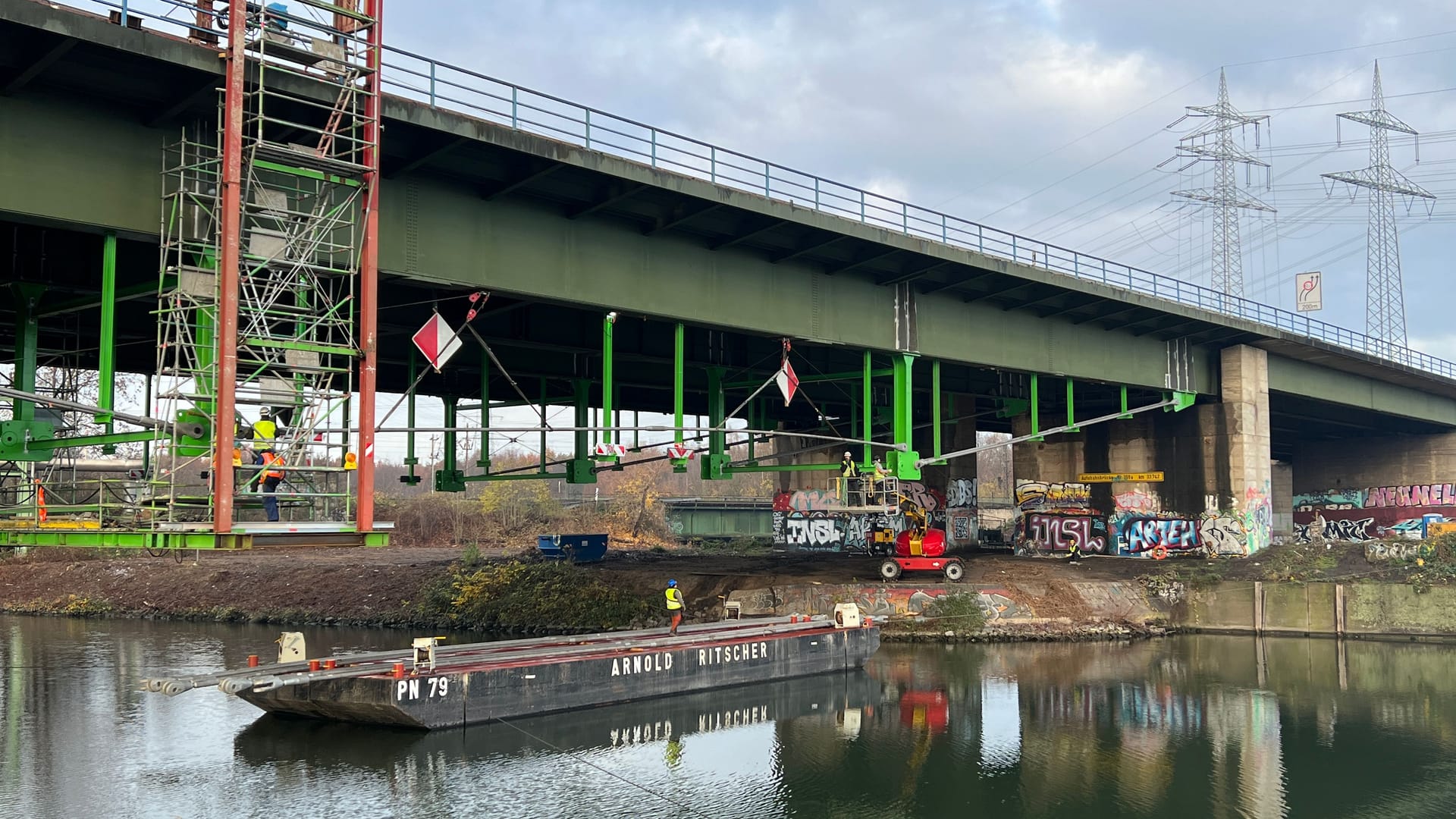 Baustelle an der Brücke bei Herne (Archivbild): Die A43 wird erneut gesperrt. Baustelle an der Brücke bei Herne (Archivbild): Die A43 wird erneut gesperrt.